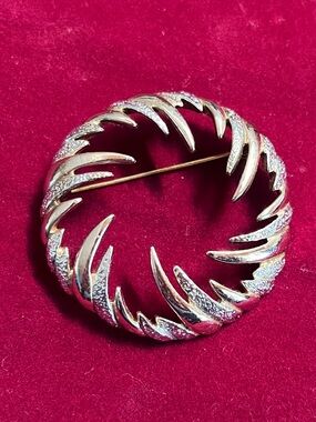 Vintage Sarah Coventry Fire & Ice brooch